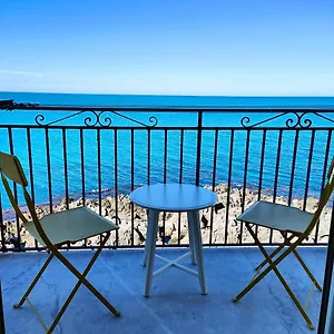 Coastal Seaview & Balcony Street View Apartamento